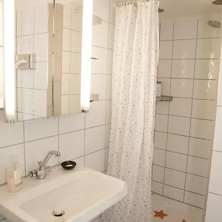 Guest house Air Boardinghouse Tulip Stockum, Zu Fuss - 3 Minuten Zur Messe 4*