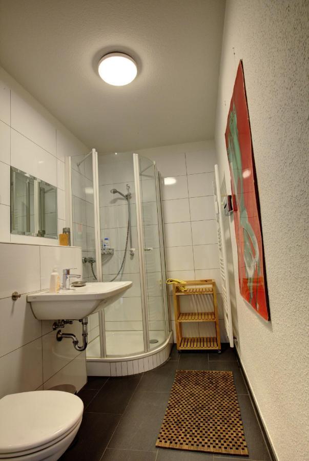 Gasthuis Air Boardinghouse Tulip Stockum, Zu Fuss - 3 Minuten Zur Messe Düsseldorf